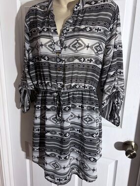 Rue 22 Black and White Aztec Geometric Print Shirt Semi Sheer Size XL
